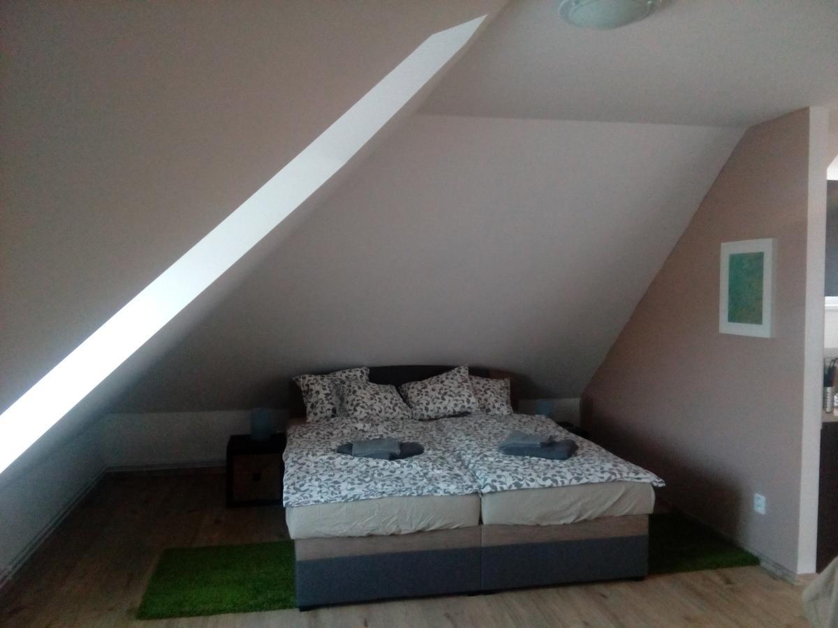 Hostinske Pokoje U Kulinare Domazlice Bagian luar foto